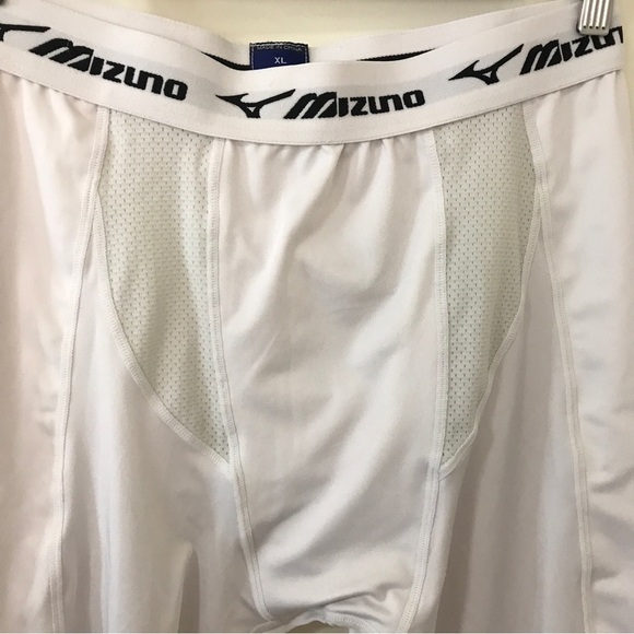 Mizuno white compression shorts - Picture 3 of 8